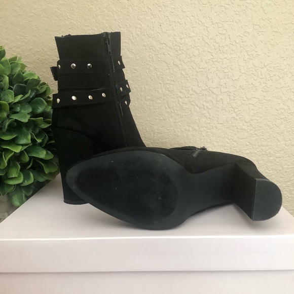 Size 7.5 Kemba heeled booties by JustFab. - Picture 8 of 8